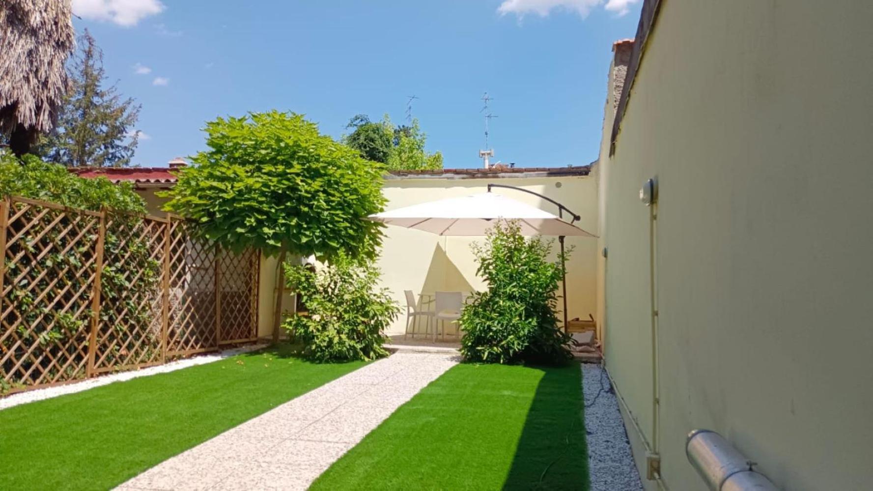 Movie Star Apartment With Garden Florencie Exteriér fotografie